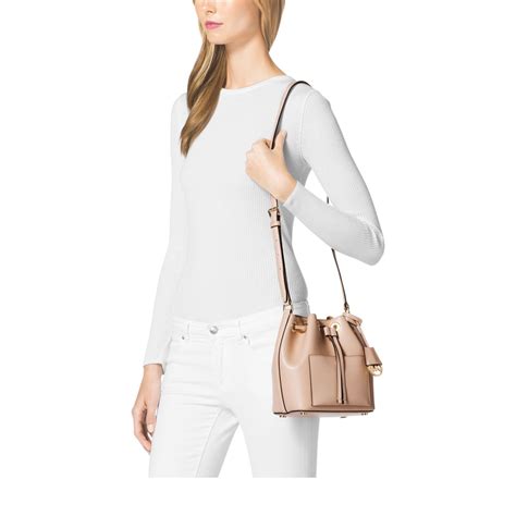 michael kors pink greenwich bucket bag|greenwich medium logo shoulder bag.